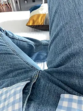 Yorel1109- Show in webcam