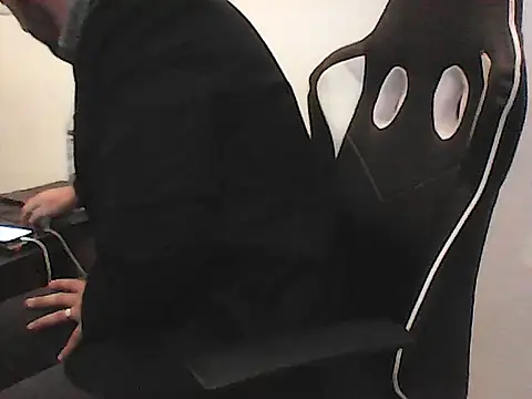 Yorel1109- Show in webcam