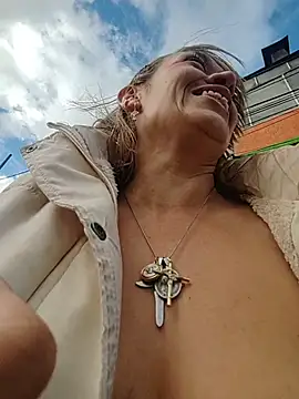 MAGDALAKOVANOVAのウェブカメラショー