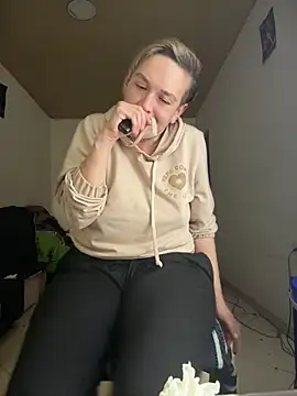 MARILYNKOVANOVA élő XXX-chatje