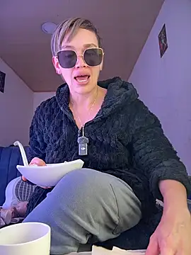 Chatroom XXX en direct de MARILYNKOVANOVA