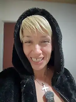 MARILYNKOVANOVA লাইভ XXX চ্যাট