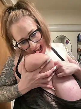 IvyOfYourDreams' Live XXX Chat