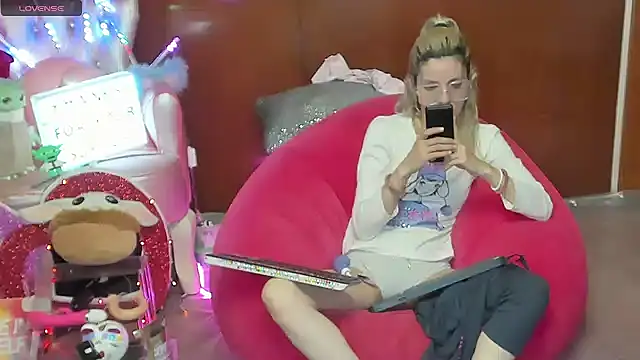 Skinygirl's Webcam Show