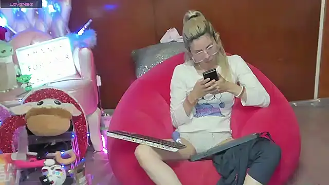 הופעת וובקאם של Skinygirl
