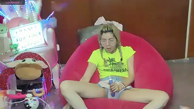 Skinygirl's Webcam Show