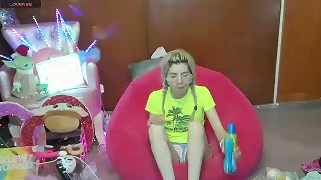 Skinygirl's Webcam Show