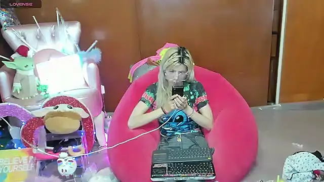 Skinygirl Chat XXX live