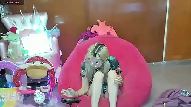 Skinygirl Live XXX-Chat