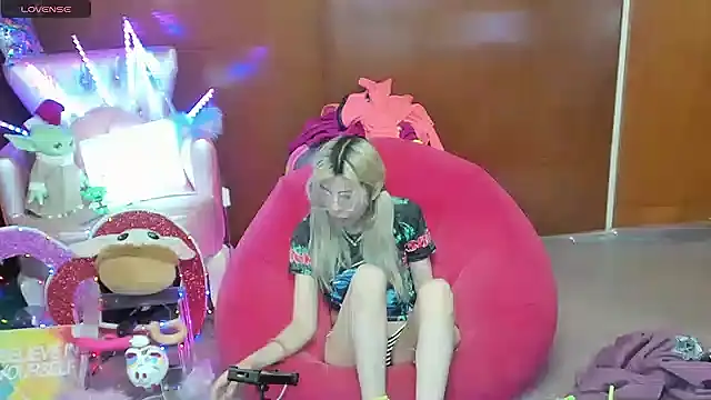 Skinygirl's Webcam Show