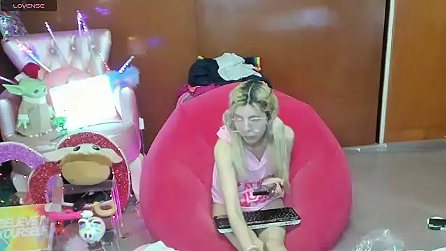 Chatroom XXX en direct de Skinygirl
