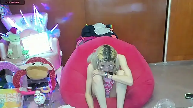 Skinygirl Webcam show
