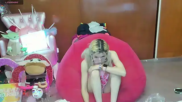 Skinygirl's Webcam Show