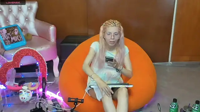 Skinygirl's Webcam Show