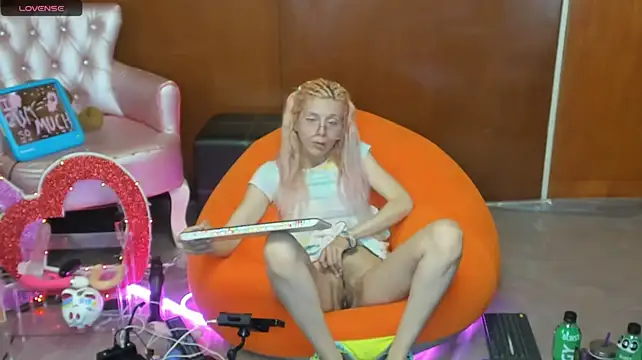 Skinygirl's Webcam Show
