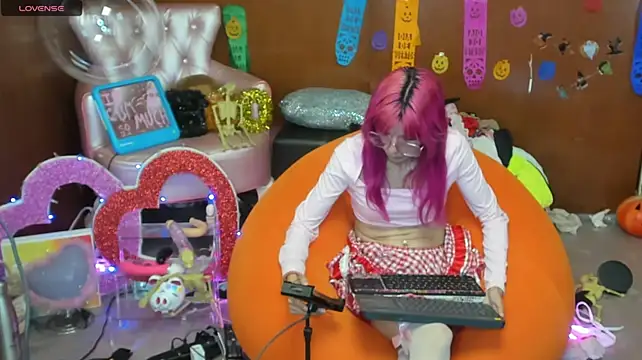 Skinygirl's Webcam Show