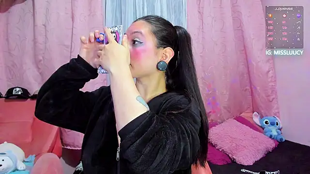 lucy_neil's Live XXX Chat