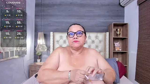 mommy_cute Chat XXX live