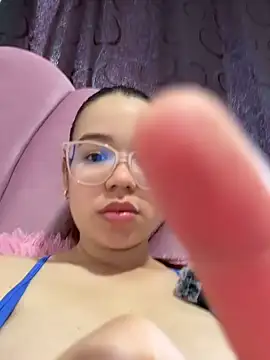Lucyklein2022 라이브 XXX 채팅