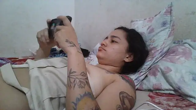 girl_tits élő XXX-chatje