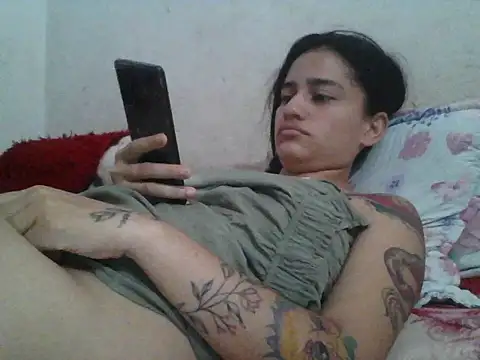 girl_tits élő XXX-chatje