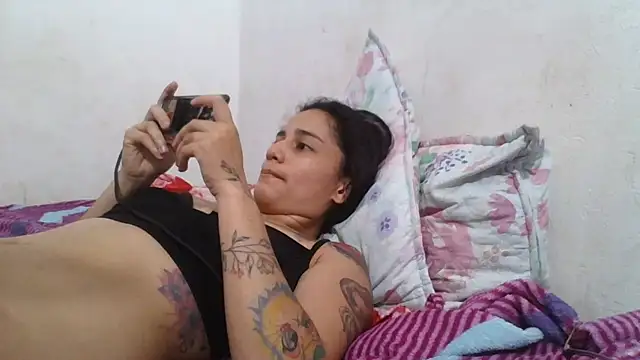 Chatroom XXX en direct de girl_tits