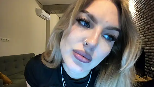 fifteenpoem's Live XXX Chat