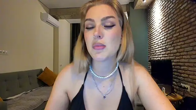 fifteenpoem's Live XXX Chat