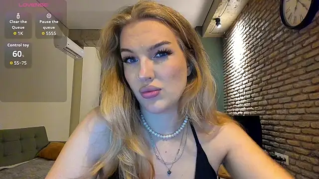 fifteenpoem Adlı Modelin Canlı XXX Sohbeti