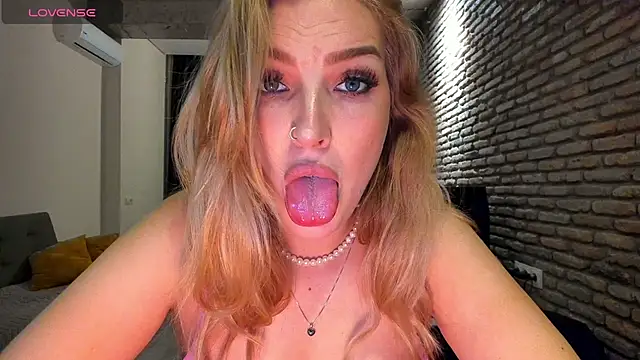 fifteenpoemn Live XXX chat
