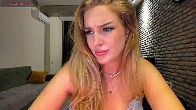 צ'אט XXX בשידור חי של fifteenpoem