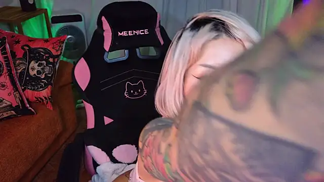 Cinamoonn's Live XXX Chat