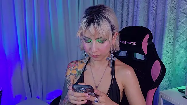 Živá chatovací místnost Cinamoonn