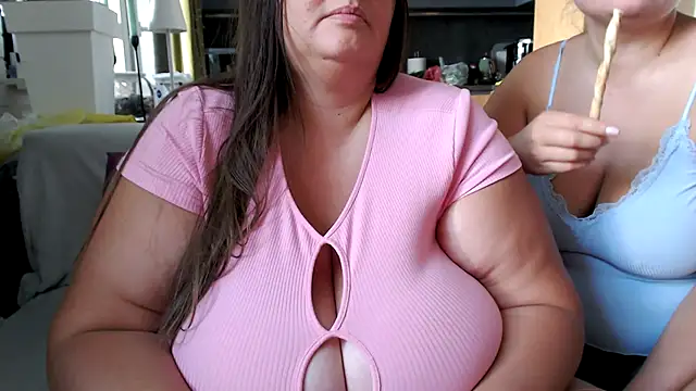 4NaturalBigTits Show in webcam