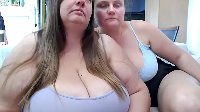 Вебкам-шоу 4NaturalBigTits
