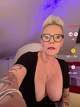 German_Milf 网络视讯表演