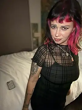 Show modela MarlaFknSinger na web-kameri