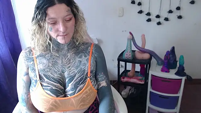 SLOPPYTITSS' Live XXX Chat