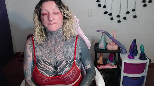 SLOPPYTITSS Adlı Modelin Canlı XXX Sohbeti