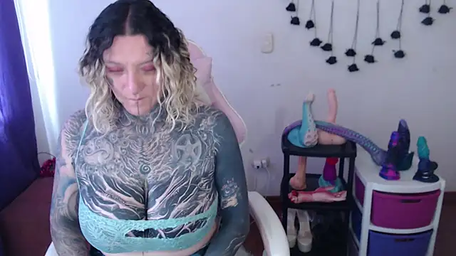 SLOPPYTITSS Live XXX-Chat