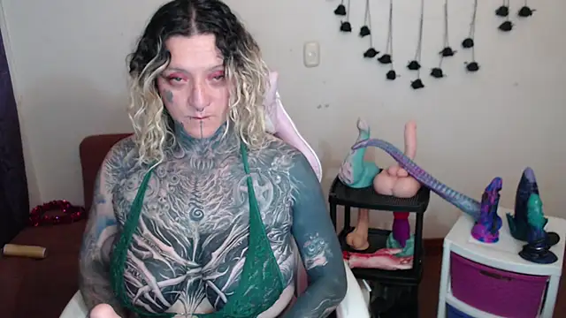 SLOPPYTITSS' Live XXX Chat