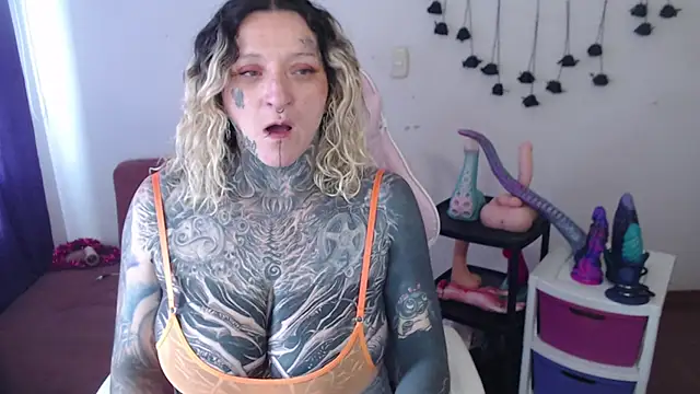 SLOPPYTITSS Live XXX Chat