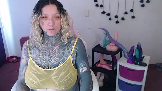 SLOPPYTITSS' Live XXX Chat