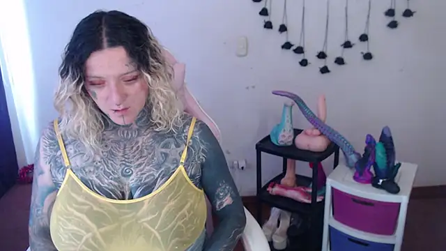 SLOPPYTITSS' Live XXX Chat