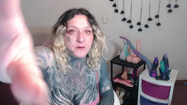 SLOPPYTITSS' Live XXX Chat