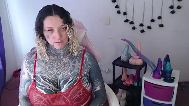 Show modela SLOPPYTITSS na web-kameri