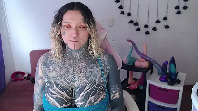 SLOPPYTITSS' Live XXX Chat