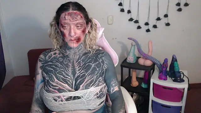 SLOPPYTITSS Adlı Modelin Canlı XXX Sohbeti