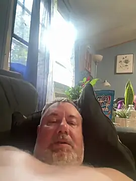 הופעת וובקאם של lawndad79