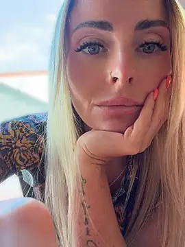 EmaSalis Show in webcam